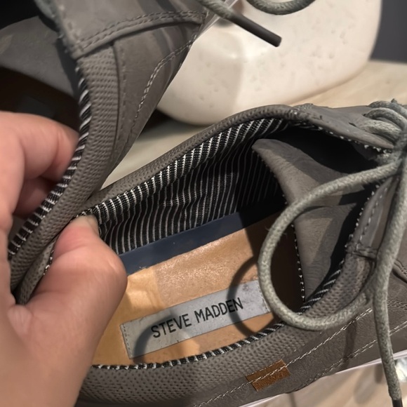 Steve Madden Gray Sneakers Sleek Suede Style - Picture 6 of 9